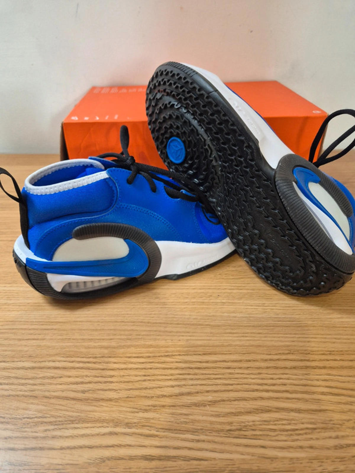 Nike Air Zoom UK 5.5 Blue - Performance Running Shoes