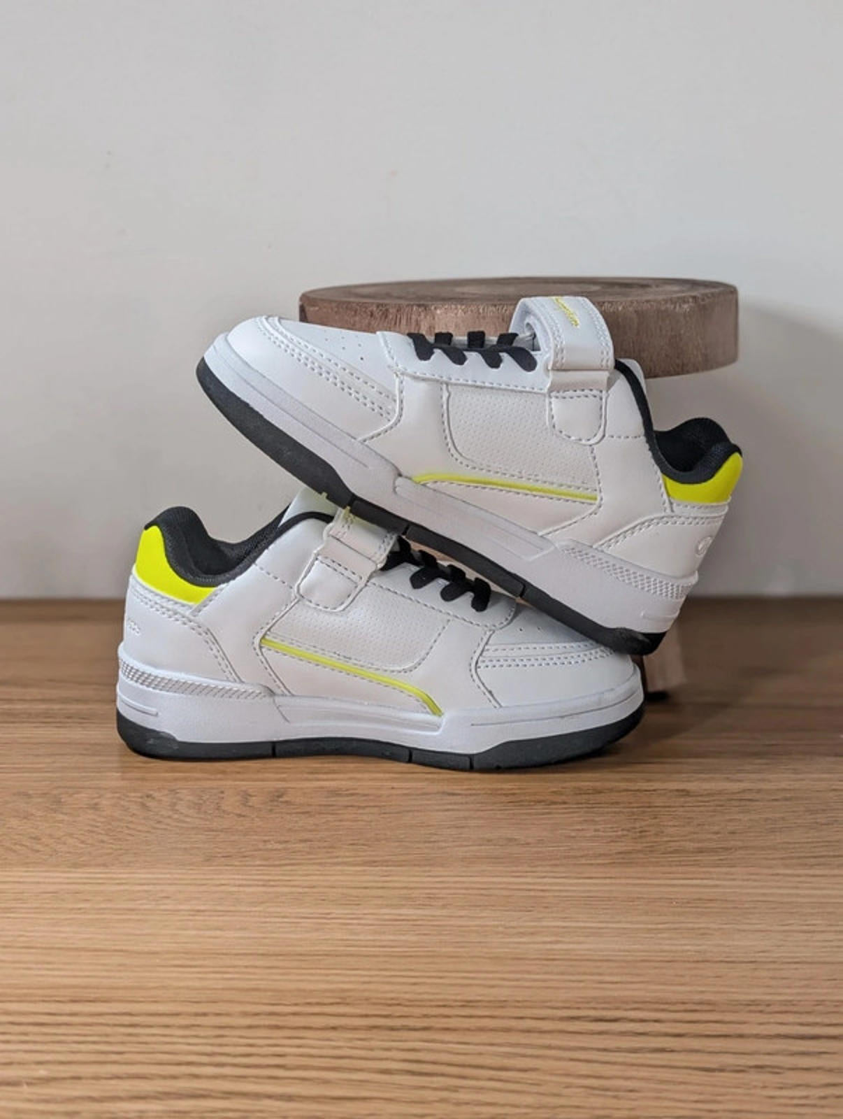 Champion White, with vibrant yellow trim, UK 1