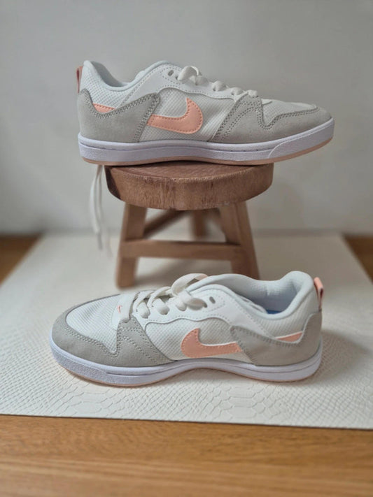Nike SB alleyoop 3.5 uk. White/Coral New
