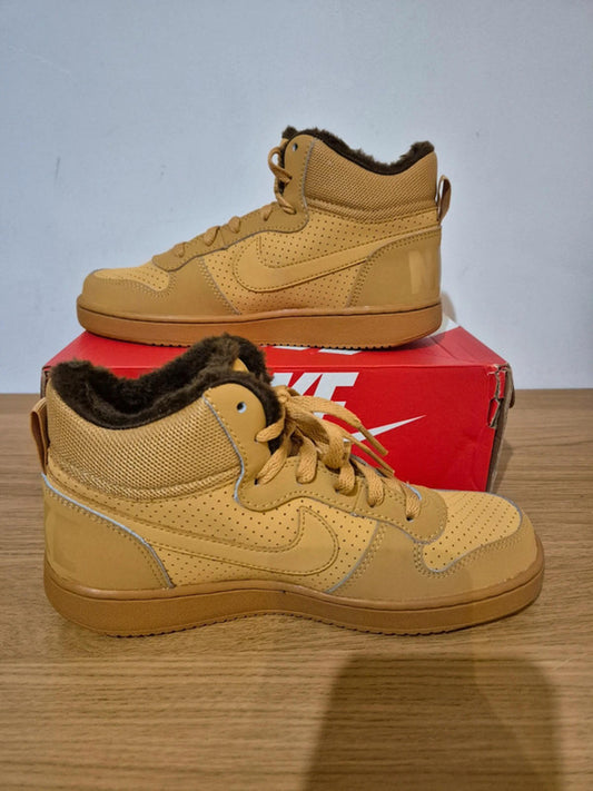 Nike Court Borough Mid wntr in Haystack UK 5 new