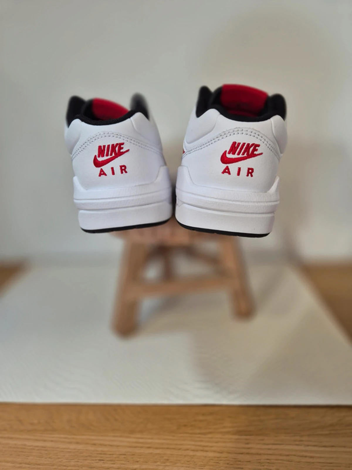 Nike Jordan Stadium 90White Black Gym Red
Size 5