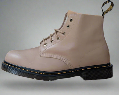 Dr Martens Carrara Beige