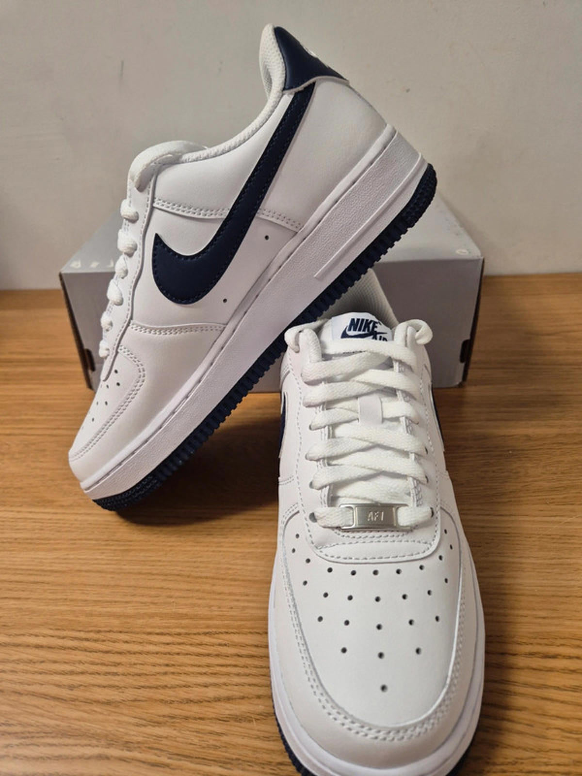 Nike Air Force 1 UK 5.5 White/Navy - Classic Basketball Sneakers