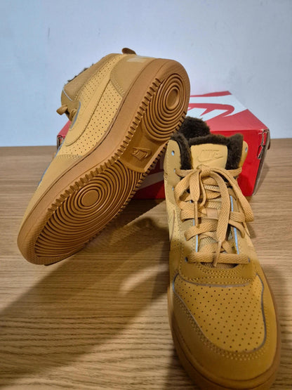 Nike Court Borough Mid wntr in Haystack UK 5 new