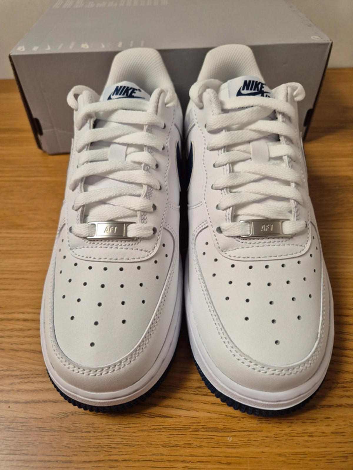 Nike Air Force 1 UK 5.5 White/Navy - Classic Basketball Sneakers
