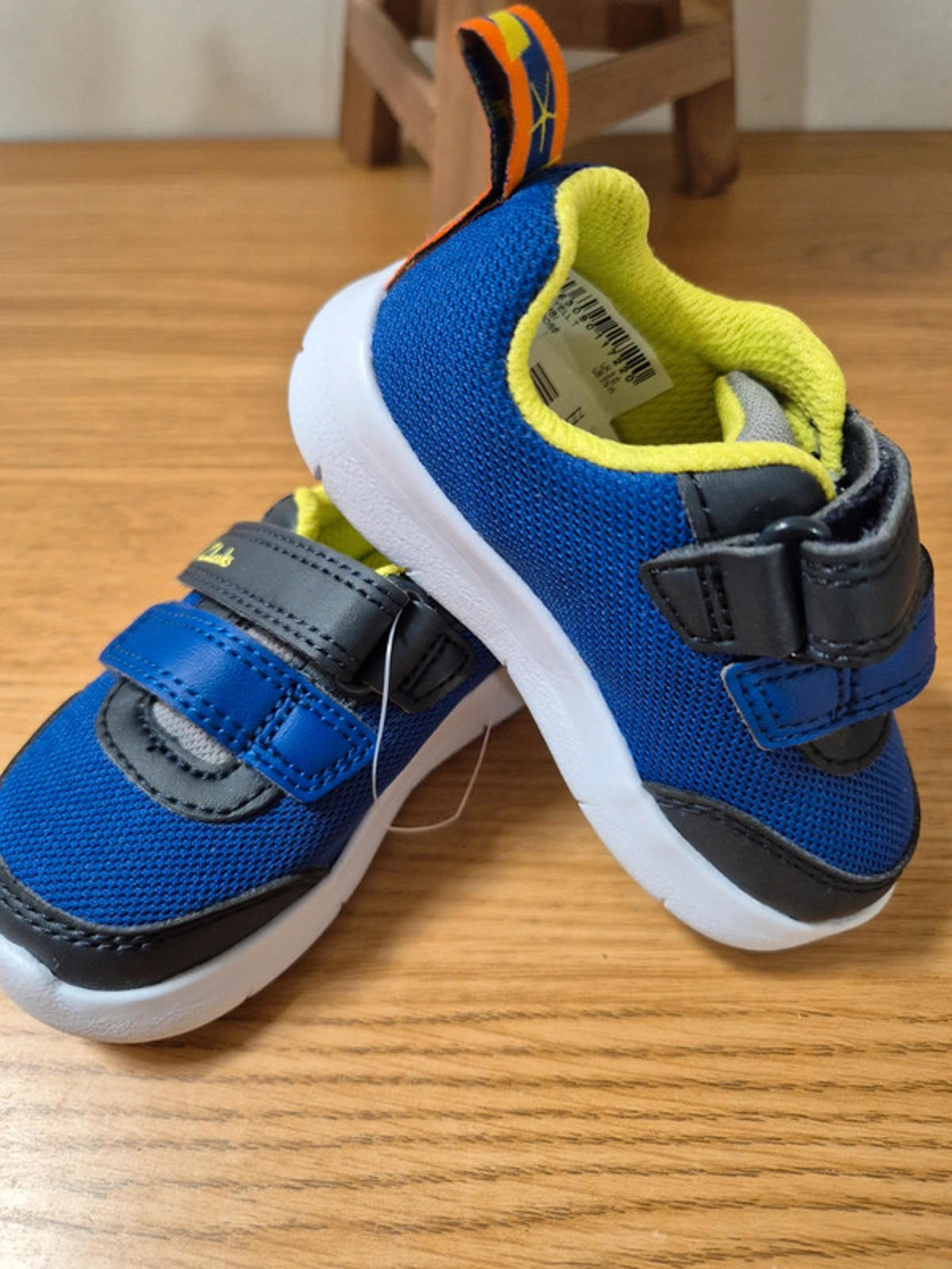 Clarks unisex Velcro Shoes New UK 3