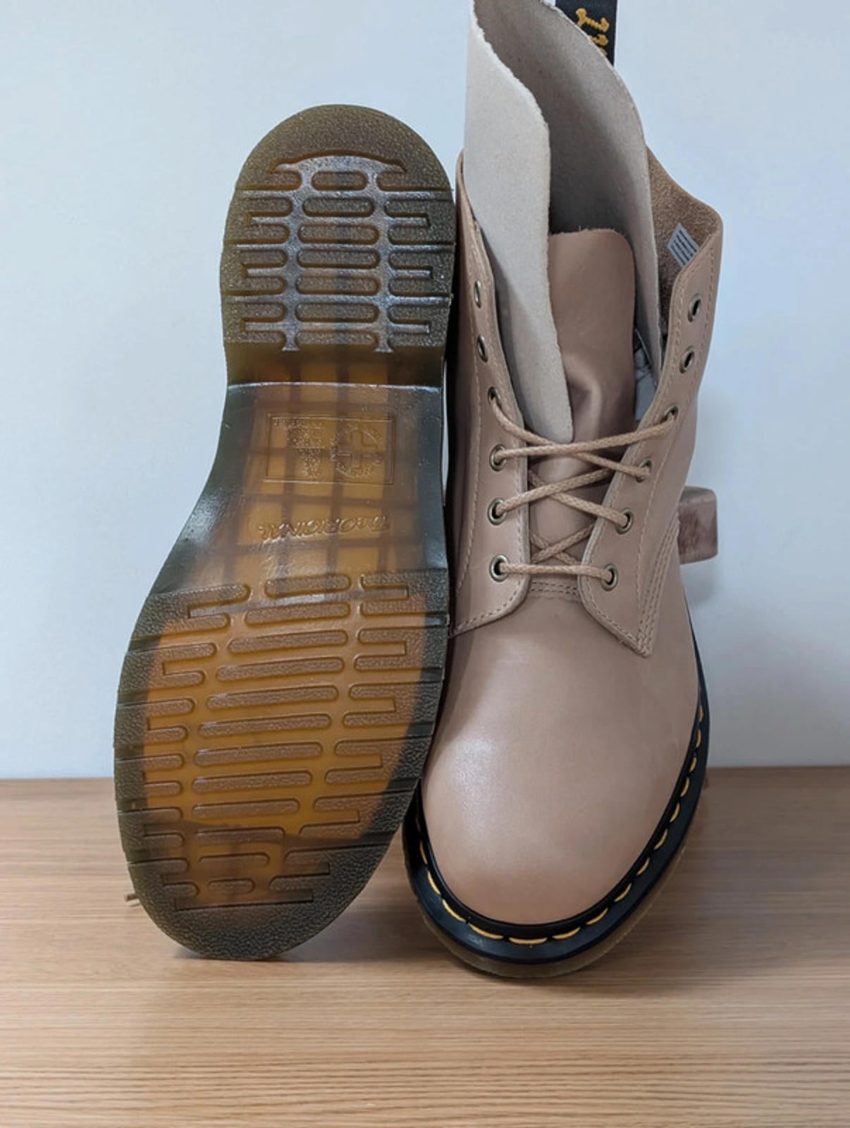 Dr Martens Carrara Beige