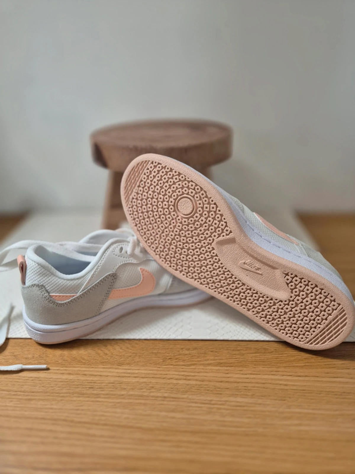 Nike SB alleyoop 3.5 uk. White/Coral New