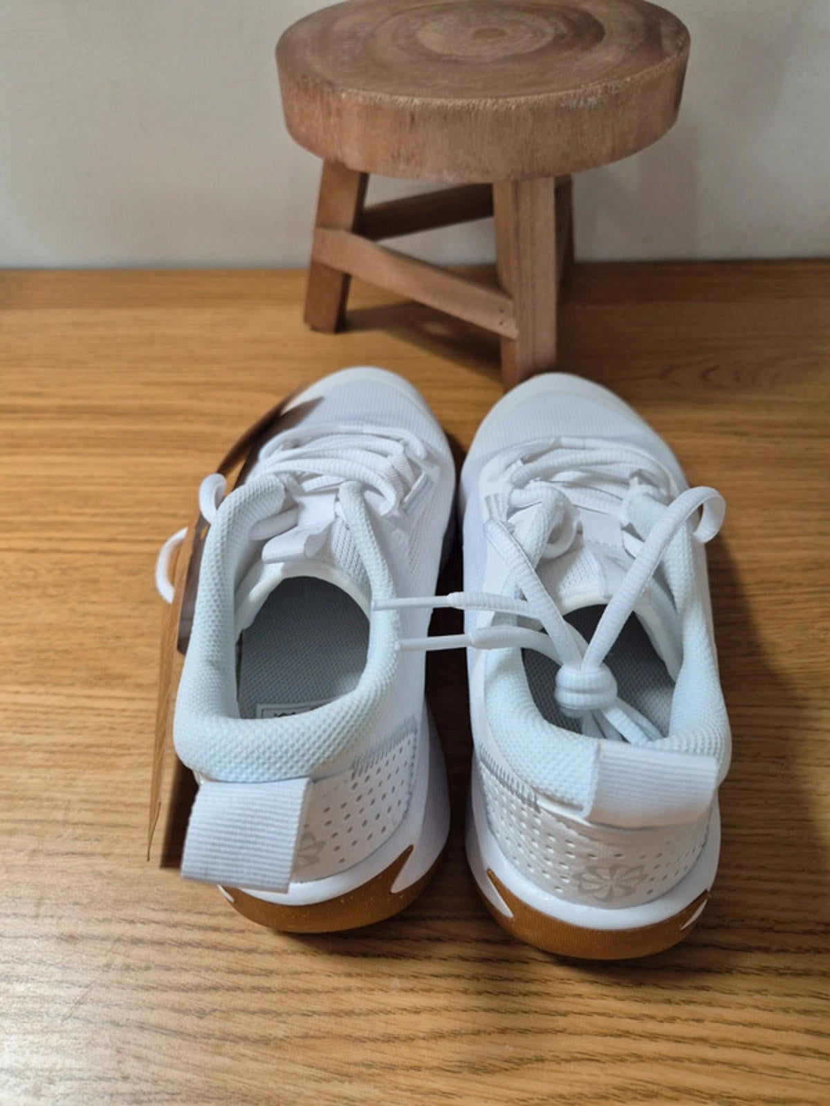 Nike Multicourt White UK 4 - Classic Tennis Shoes