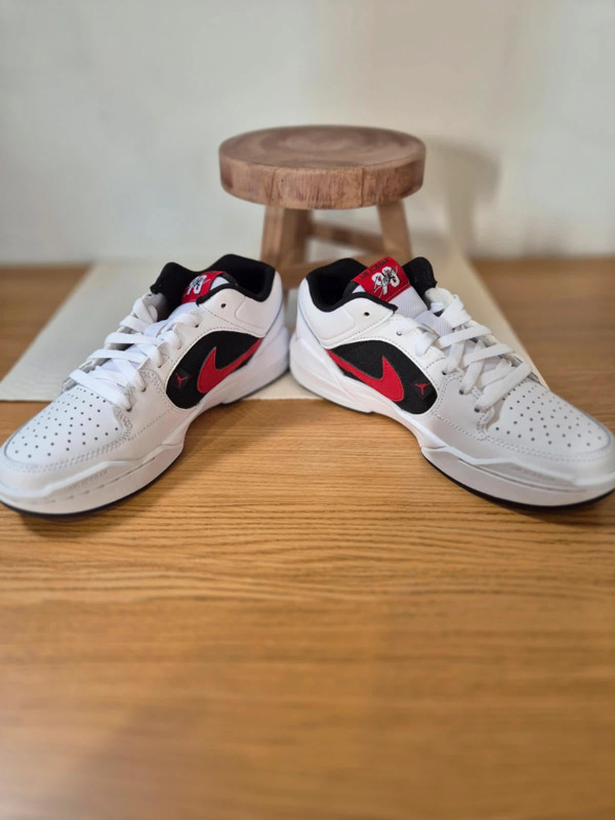 Nike Jordan Stadium 90White Black Gym Red
Size 5