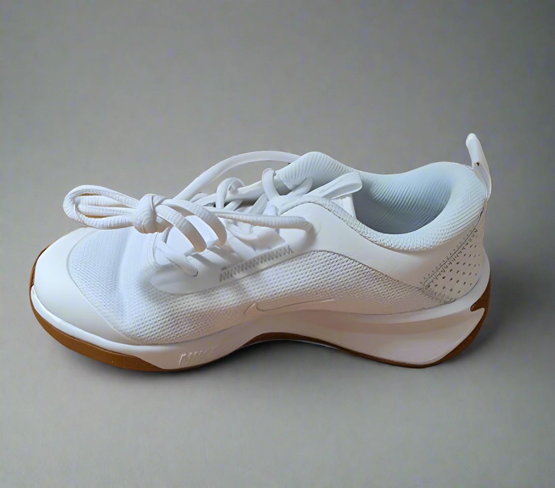 Nike Multicourt White UK 4 - Classic Tennis Shoes