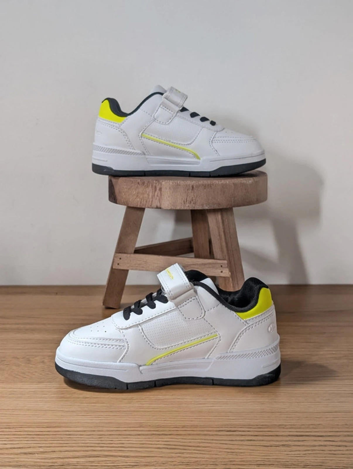 Champion White, with vibrant yellow trim,  UK 1