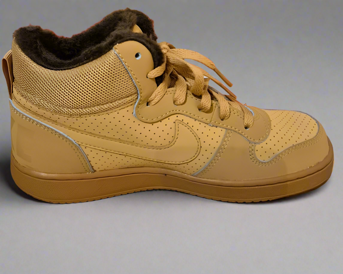 Nike Court Borough Mid wntr in Haystack UK 5 new