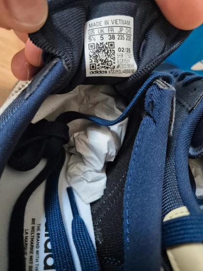 Adidas USA 84 - UK 5