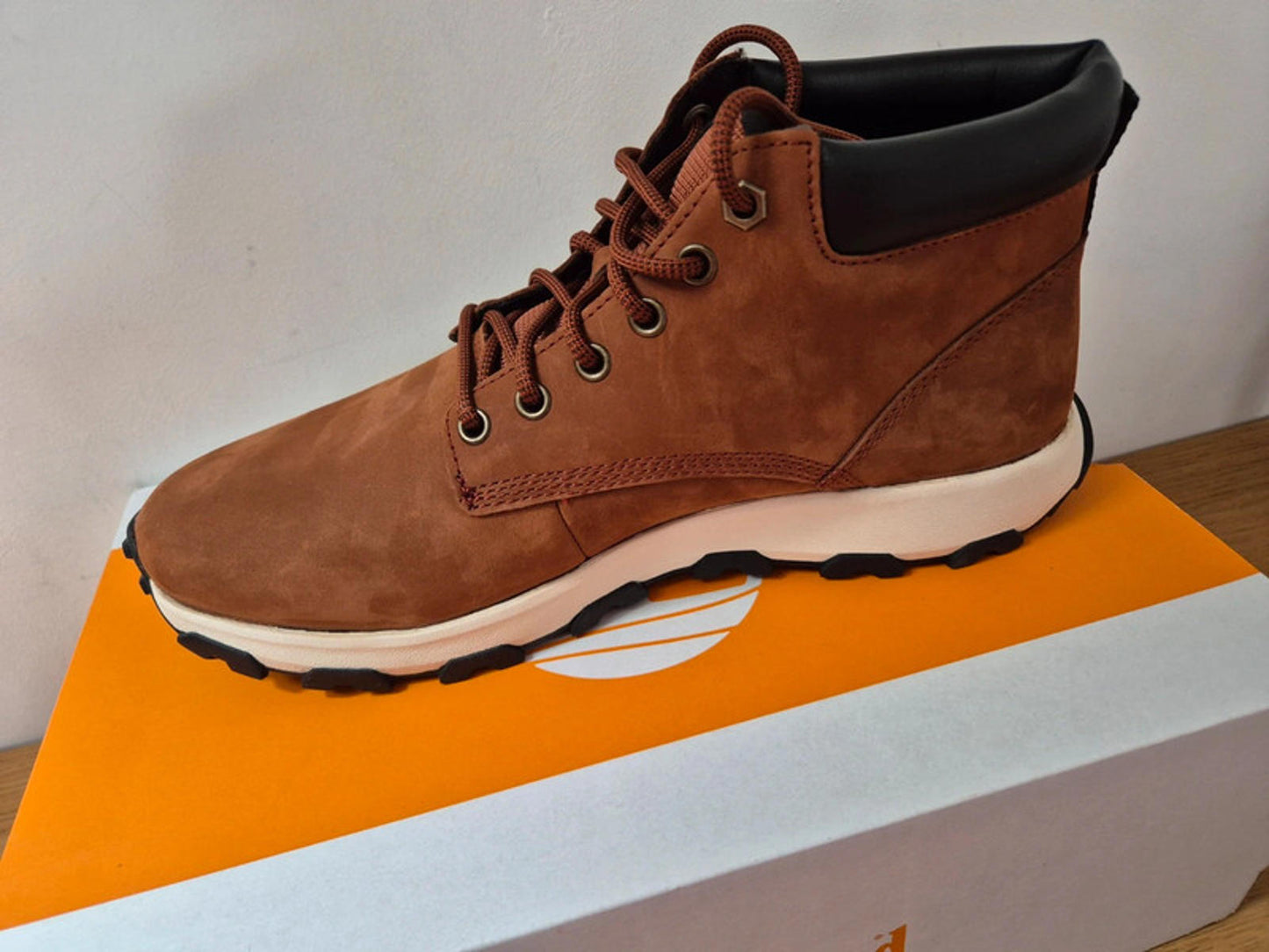 Timberland Winsor Chukka Medium Brown  new with box rrp £140
