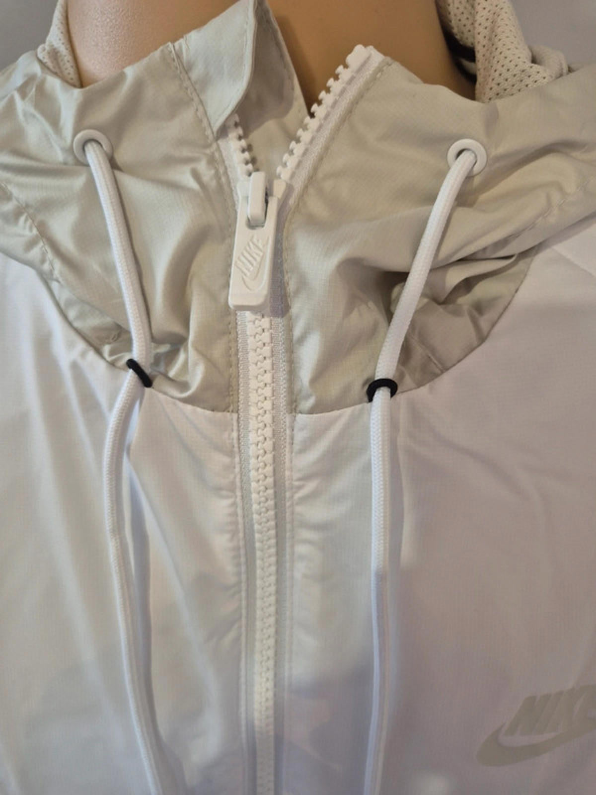 Nike WindRunner uk M beige/White rrp £89.99