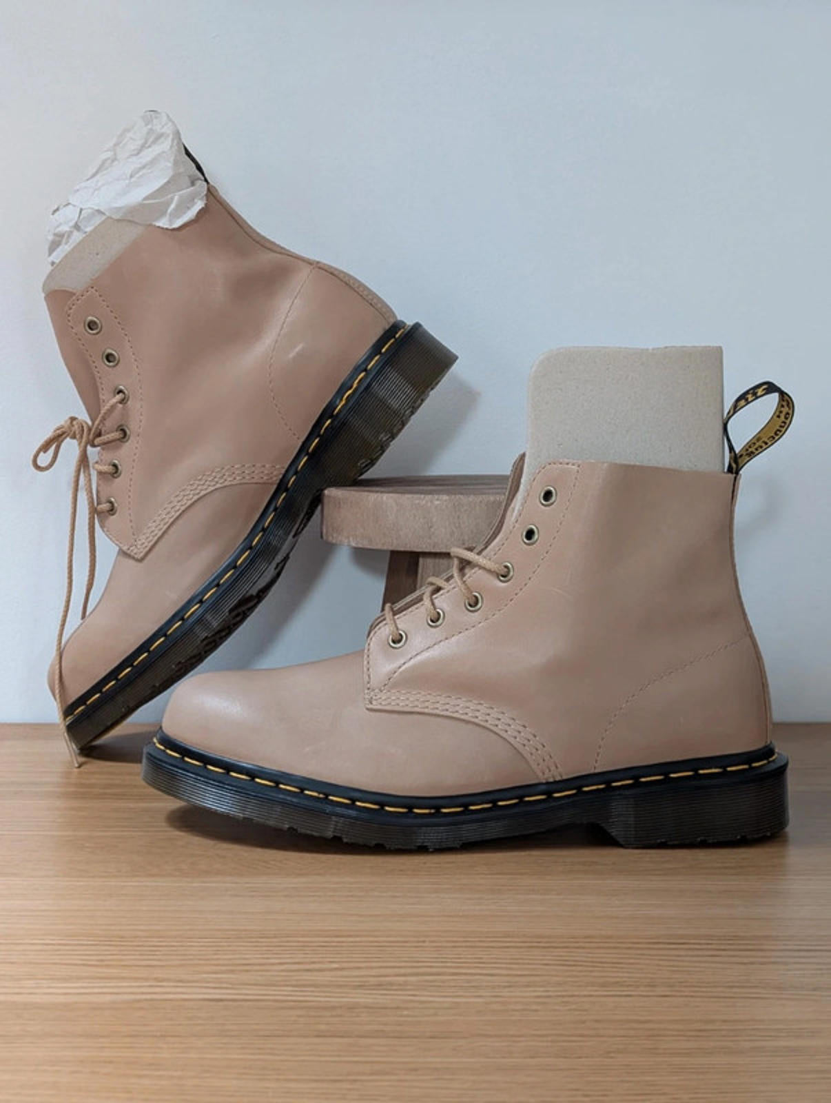 Dr Martens Carrara Beige