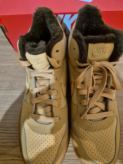 Nike Court Borough Mid wntr in Haystack UK 5 new