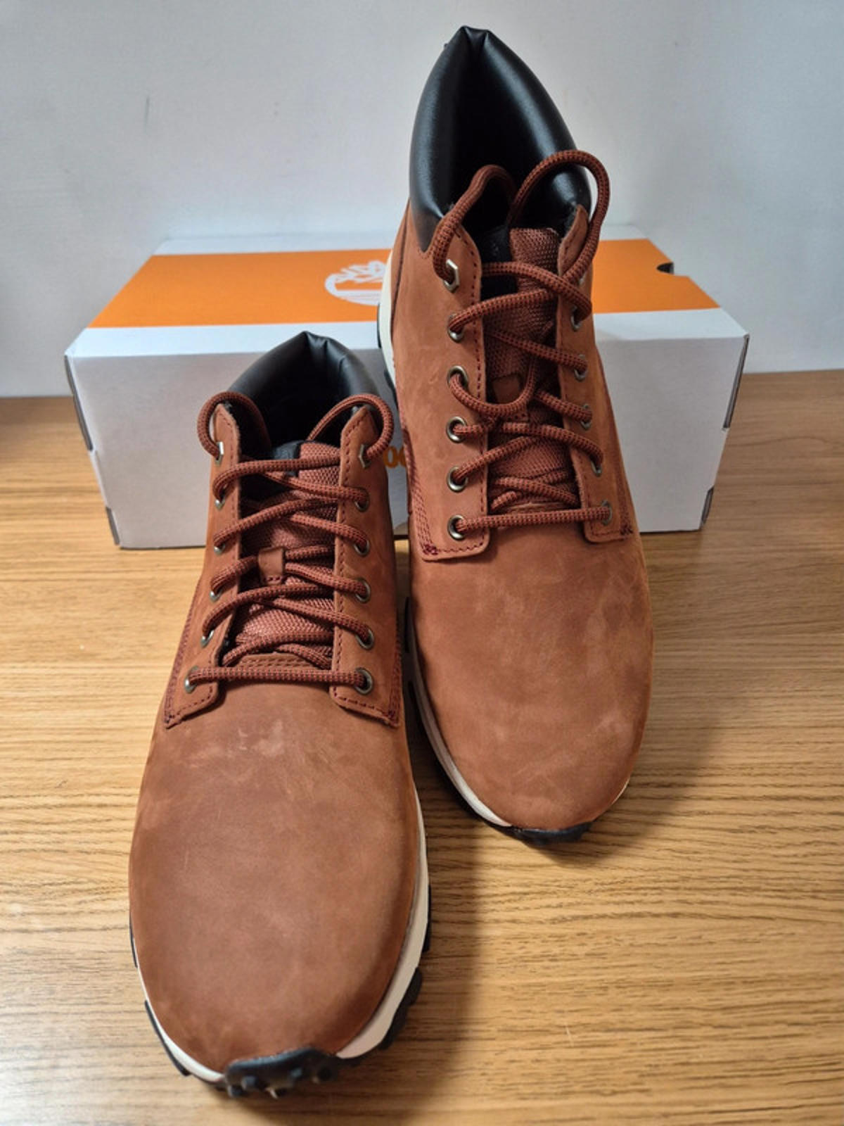 Timberland Winsor Chukka Medium Brown  new with box rrp £140