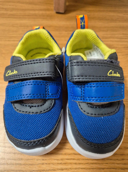 Clarks unisex Velcro Shoes New UK 3